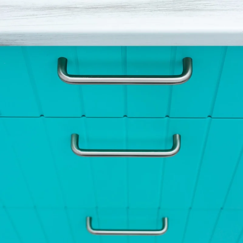 Jak odnowić stare szafki kuchenne? Renowacja mebli