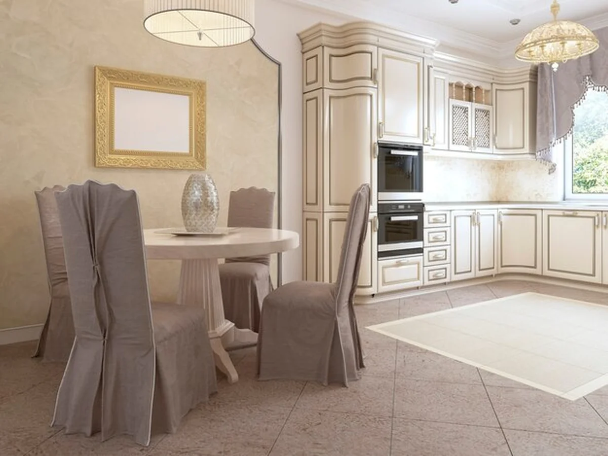 Nowoczesna kuchnia w klasycznym stylu z białym stołem dla czterech osób