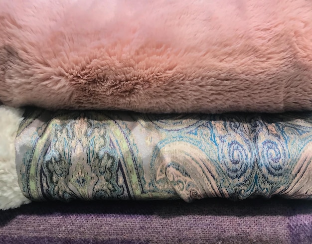 Kaszmir: Jaki to kolor i jak go użyć we wnętrzach?